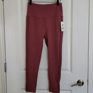 Body Glove Women's 7/8 Leggings w/Media Pocket in Berry - Size L